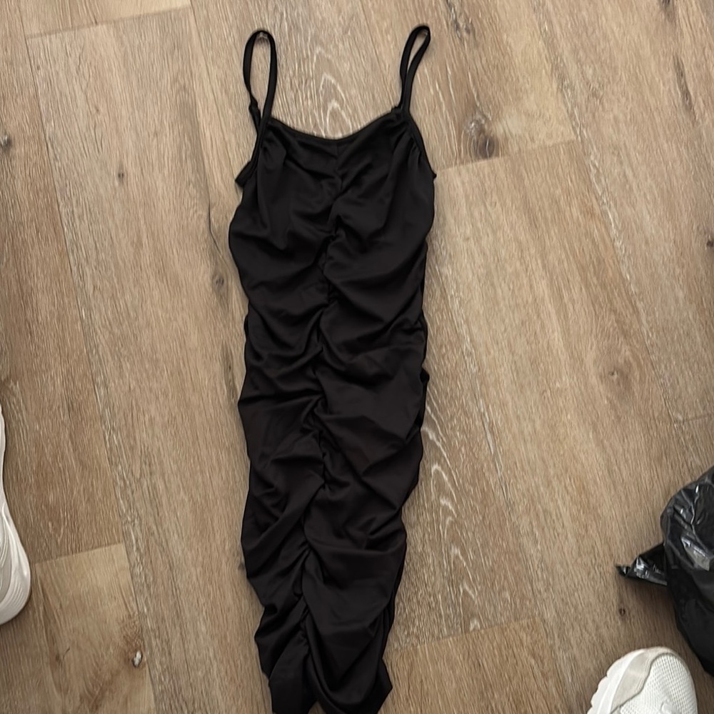 Elegant Black Ruched Dress size 00